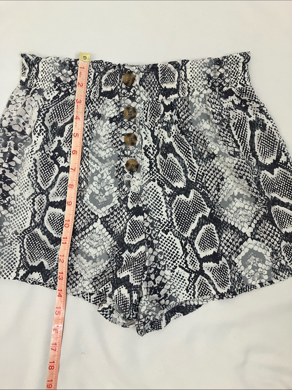 Derek Heart High-Waist Snake Print Shorts - Black & White Womens Size Medium - Picture 5 of 8